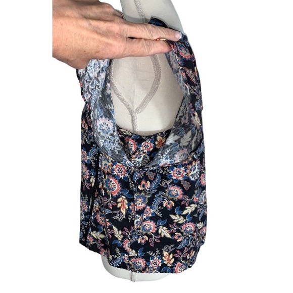 Roan + Ryan Black Floral Paisley V-neck Flutter Sleeve Top - Medium - Picture 5 of 10